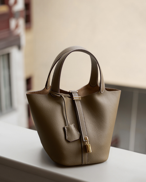 Nura Hakiki Deri Çanta – Şık & Kompakt Bucket Bag