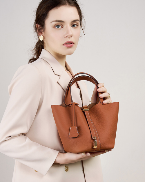 Nura Hakiki Deri Çanta – Şık & Kompakt Bucket Bag